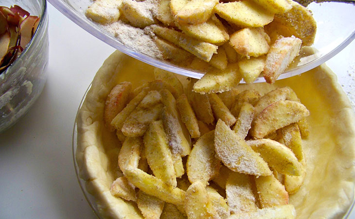 sliced apples