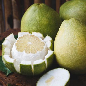 White Pummelo Grapefruit Cut open