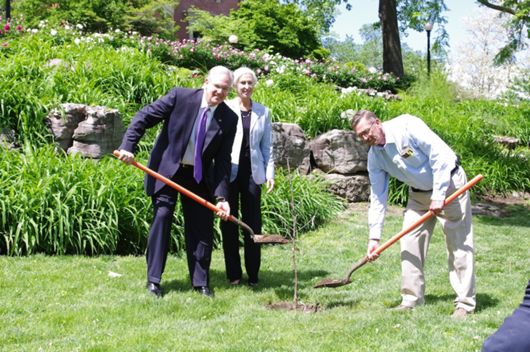 Governor & Mrs. Nixon & Elmer Kidd