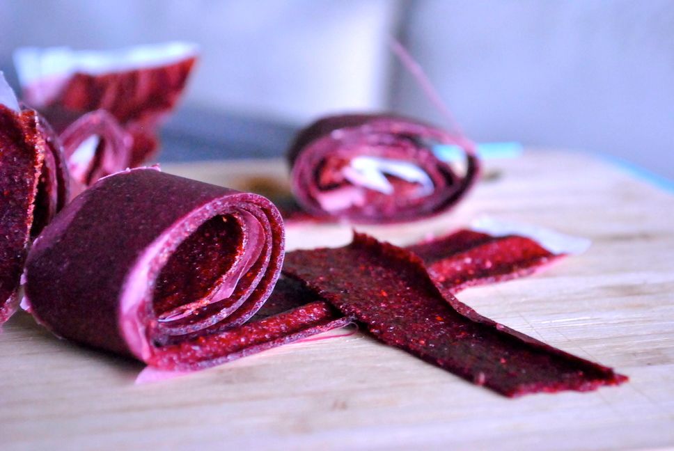 Homemade Fruit Roll Ups: Plum fruit leather at home