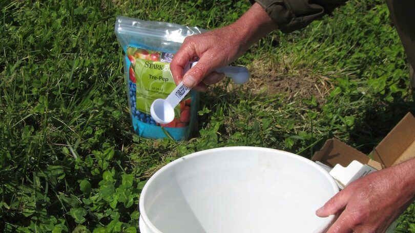 Mixing Stark Tre-Pep Fertilizer